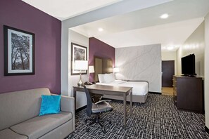 Surmatelas, bureau, fer et planche à repasser, lits bébé (gratuits)