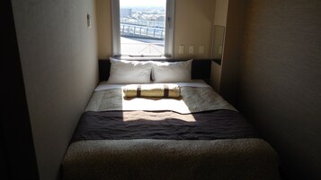 办公桌、熨斗/熨板、免费 WiFi、床单