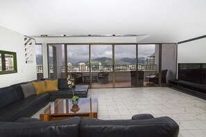 Premier Penthouse | Living area