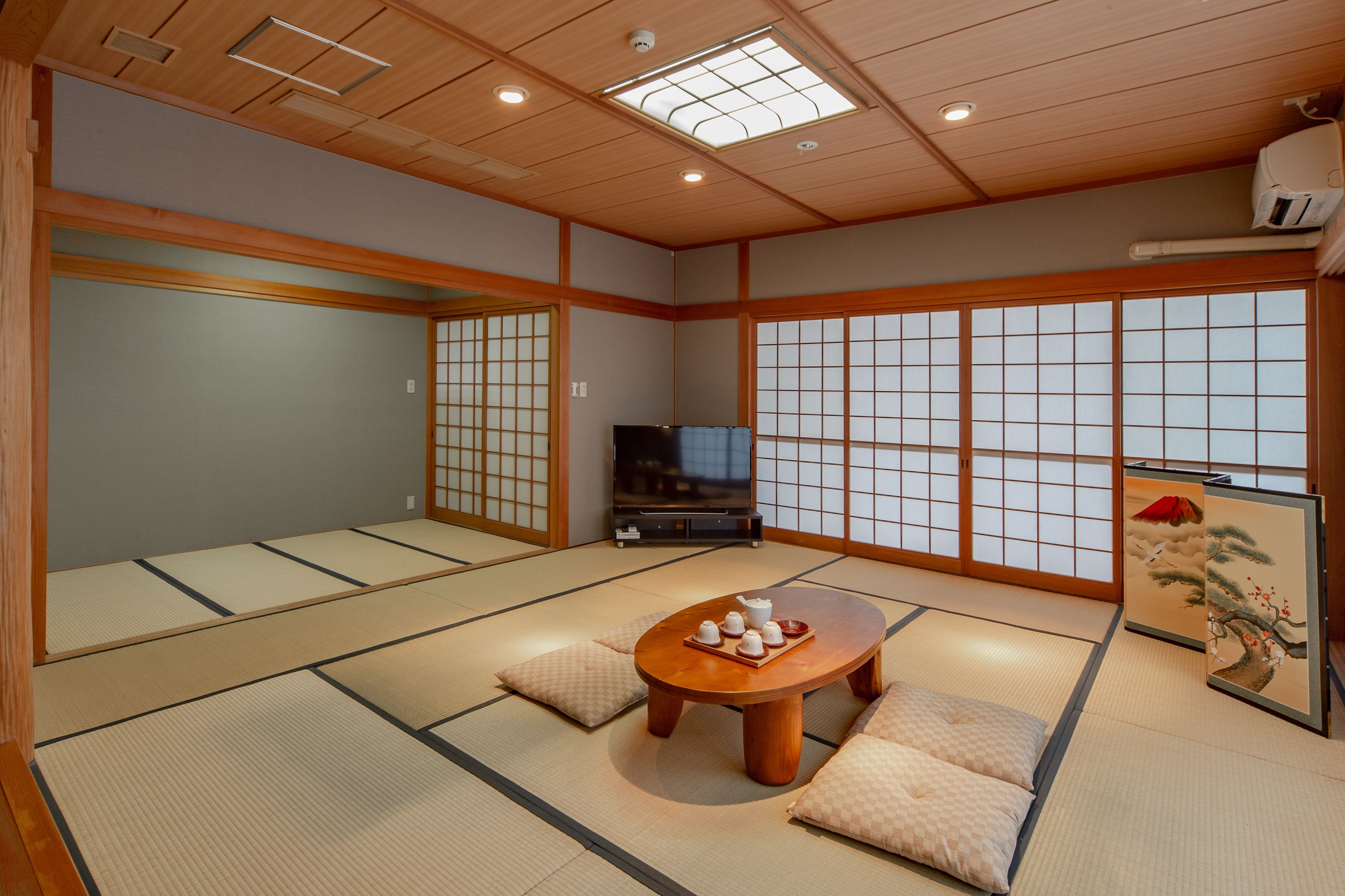 Japanese Room - Quadruple | Desk, iron/ironing board, free WiFi, bed sheets