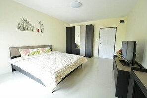 Deluxe Double Room | Desk, rollaway beds, free WiFi, bed sheets - 42 Place (Bangkok)