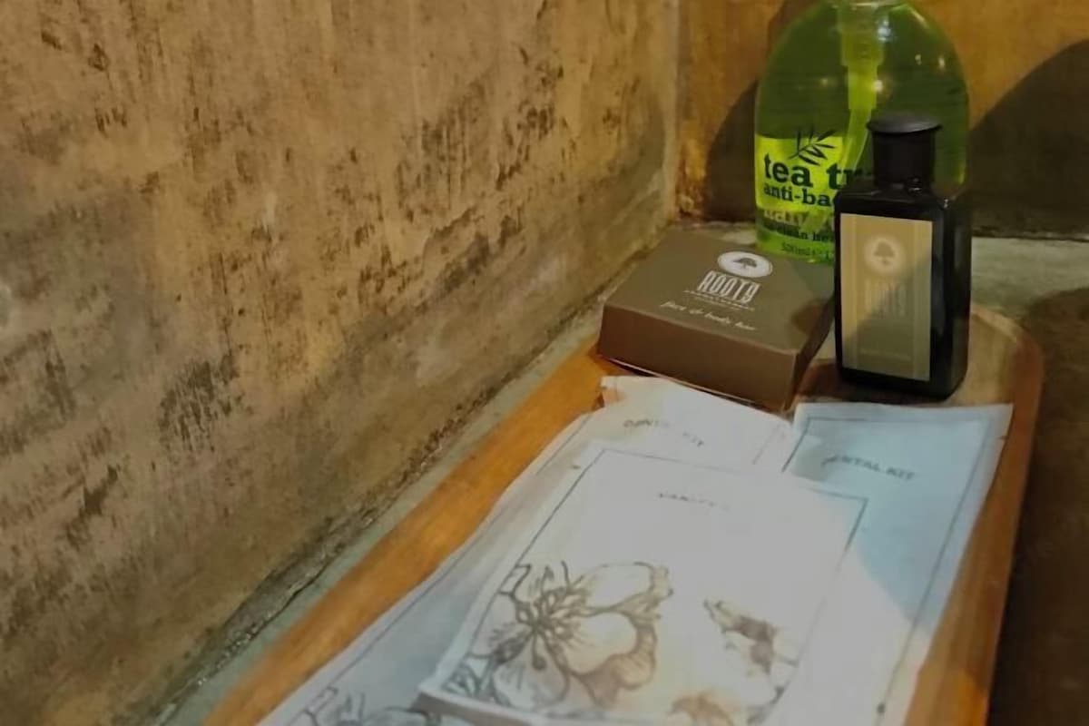 Shower, free toiletries