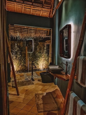 Shower, free toiletries - Amihan Beach Cabanas (Santa Fe)