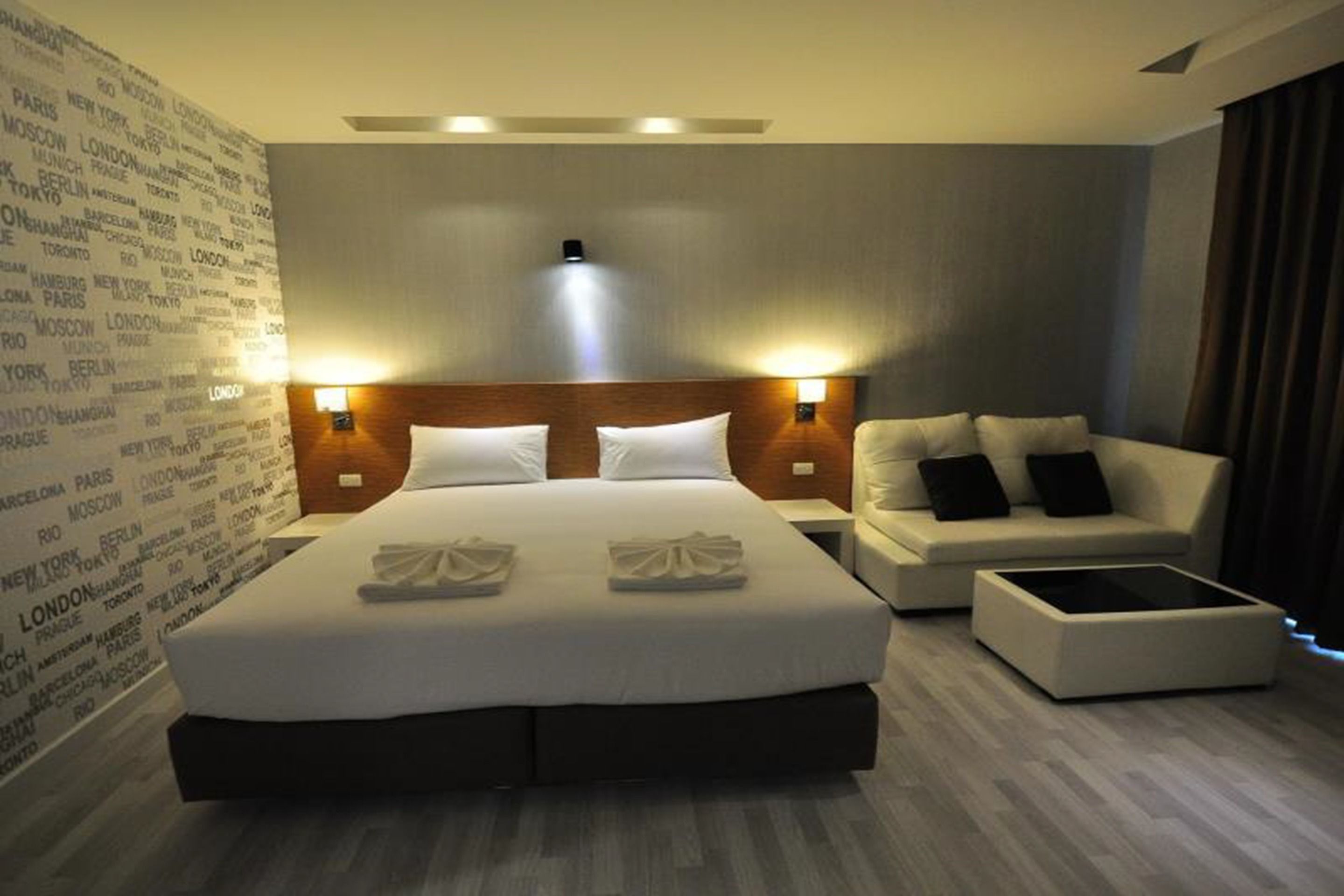 standard double room | minibar, in-room safe, soundproofing, free wifi