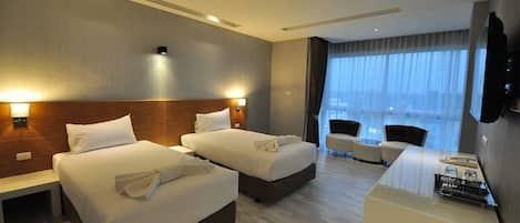 Standard Twin Room | Minibar, in-room safe, soundproofing, free WiFi