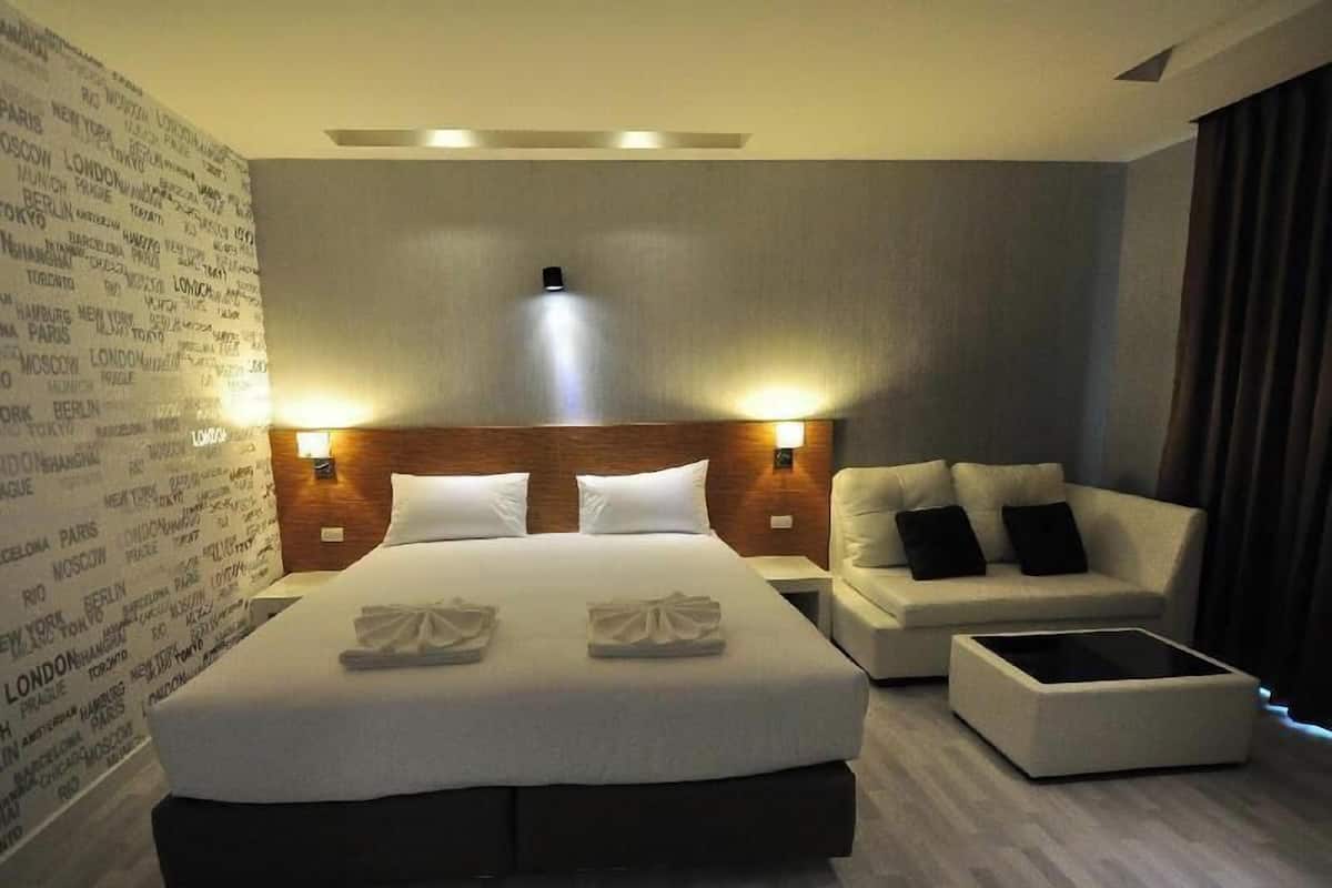 Minibar, in-room safe, soundproofing, free WiFi