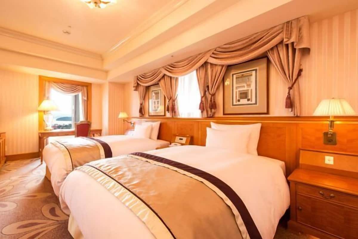 1 slaapkamer, luxe beddengoed, donzen dekbedden, een bureau