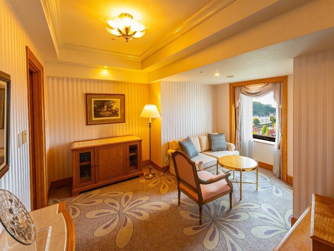 junior suite | 1 bedroom, premium bedding, down duvets, desk