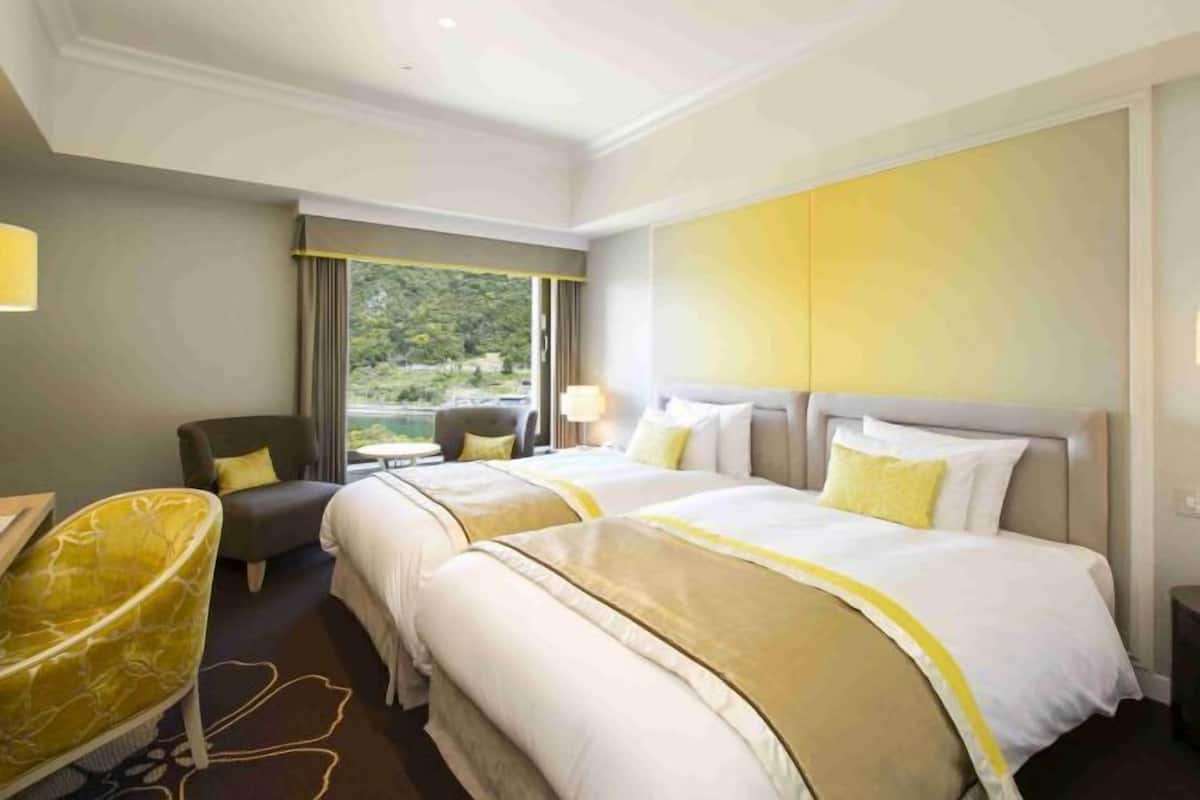 1 slaapkamer, luxe beddengoed, donzen dekbedden, een bureau