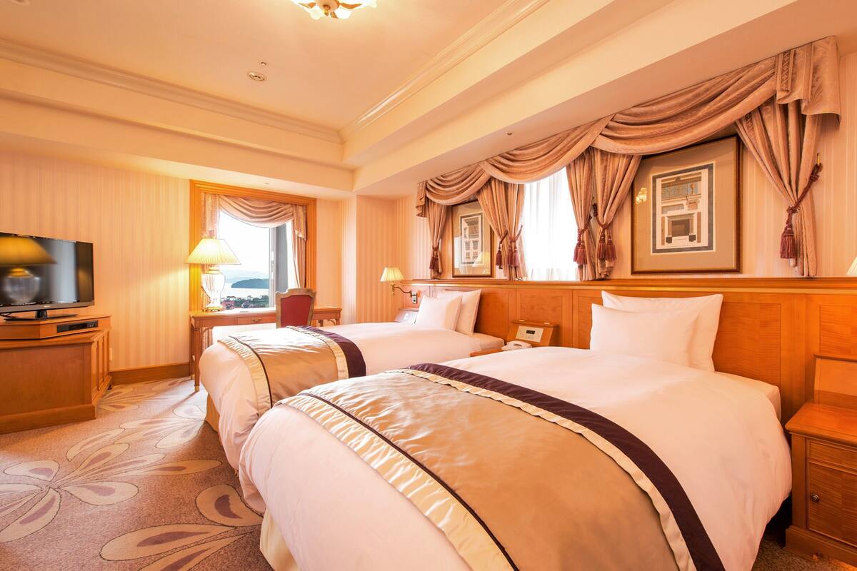 junior suite | 1 bedroom, premium bedding, down duvets, desk