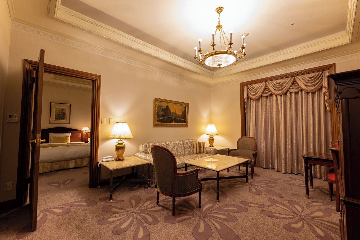 crown suite room, non smoking | 1 bedroom, premium bedding, down duvets, desk
