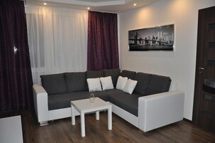 奢华公寓, 1 张特大床和 1 张沙发床 | 起居区 | 平板电视