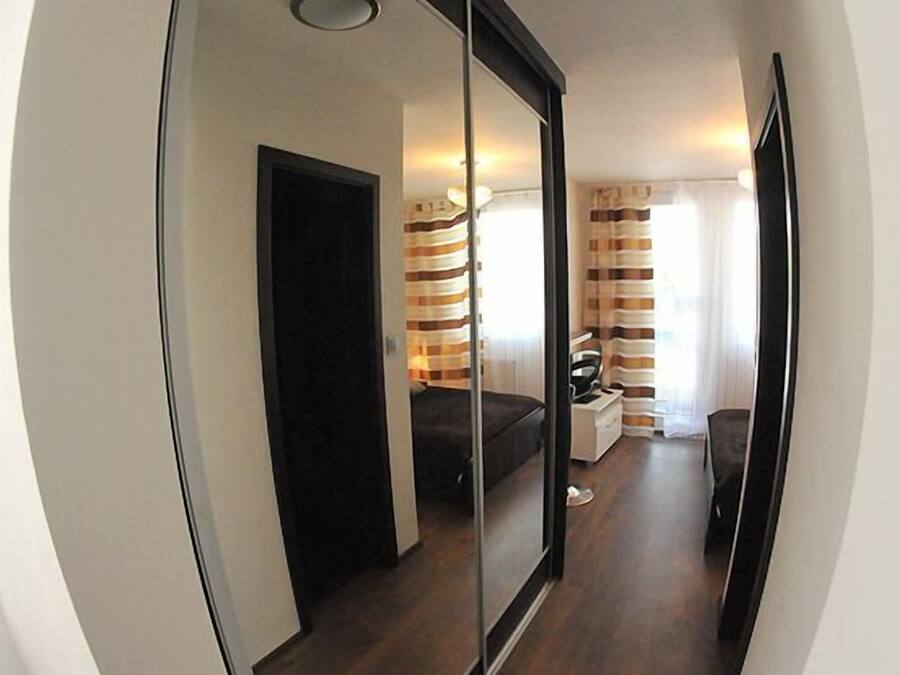 Estudio superior | Escritorio, insonorización y wifi gratis