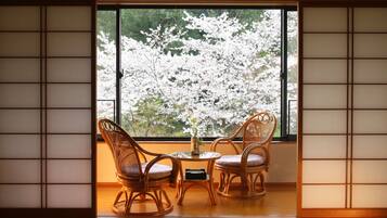 Main Building Japanese Traditional Room, Garden View | Bathroom | Combined shower/tub, spring water tub, free toiletries, hair dryer