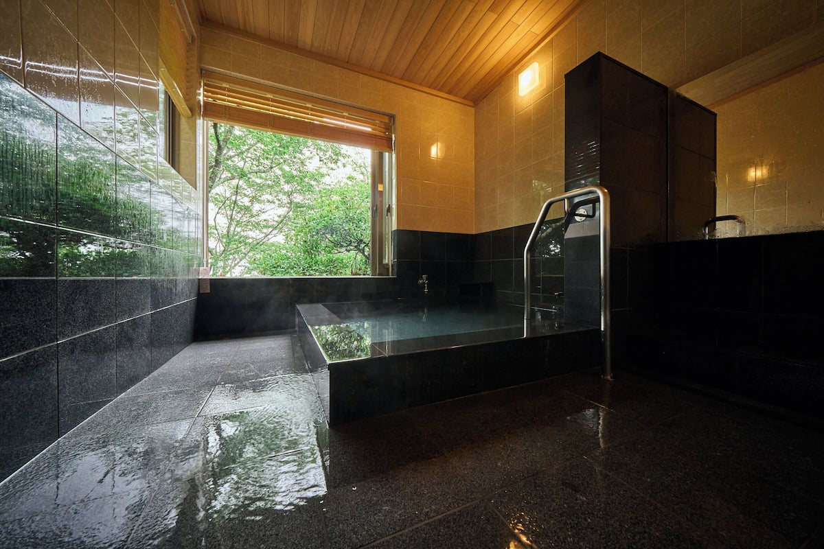 Executive Sakura Japanese-Western Quad Room | Bathroom | Combined shower/tub, spring water tub, free toiletries, hair dryer