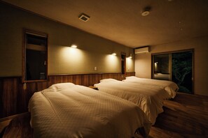 Executive Sakura Western Triple Room | Bathroom