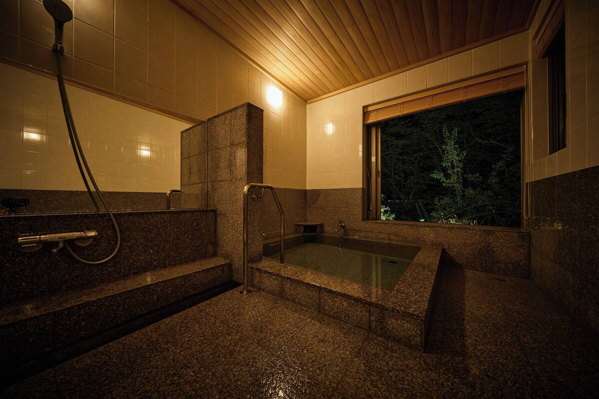 executive sakura japanese-western quad room | bathroom | combined shower/bathtub, spring water bathtub, free toiletries