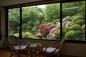 Traditionele kamer, niet-roken, uitzicht op tuin (Main Building Japanese) | Uitzicht op de tuin