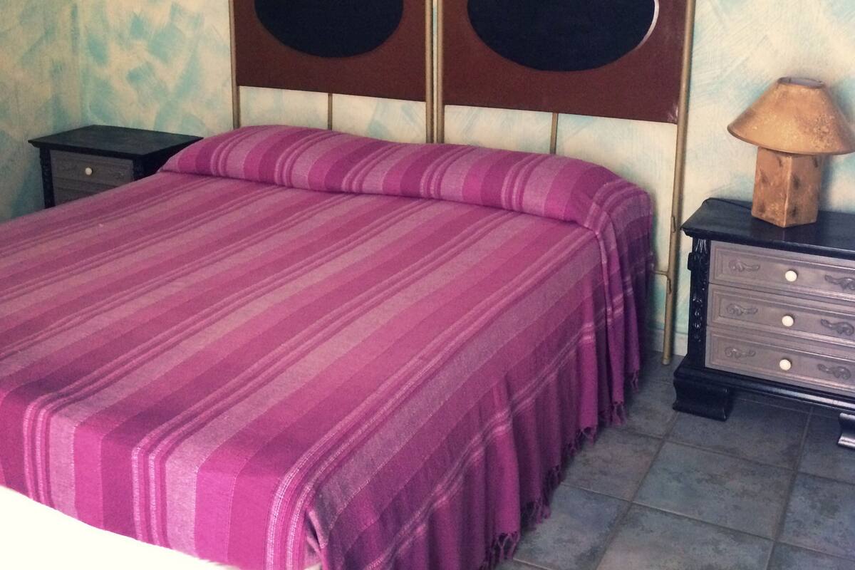 Cots/infant beds, free WiFi
