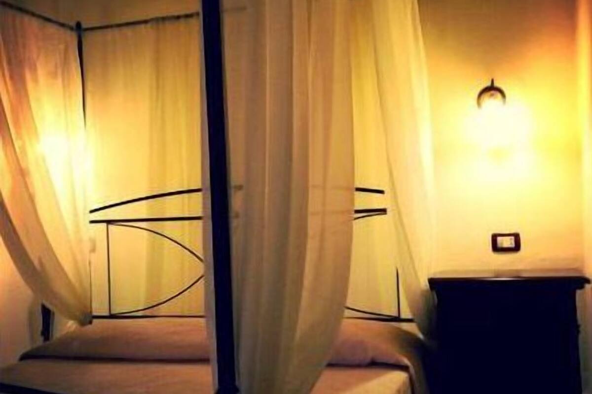 Cots/infant beds, free WiFi
