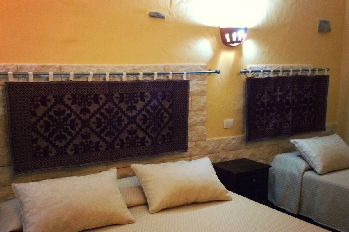 Cots/infant beds, free WiFi
