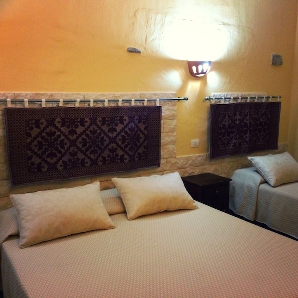 Cots/infant beds, free WiFi