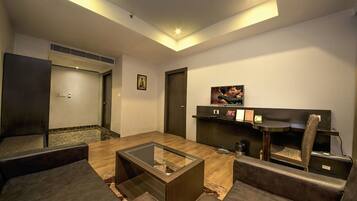 Hazel Suite | Living area | Flat-screen TV