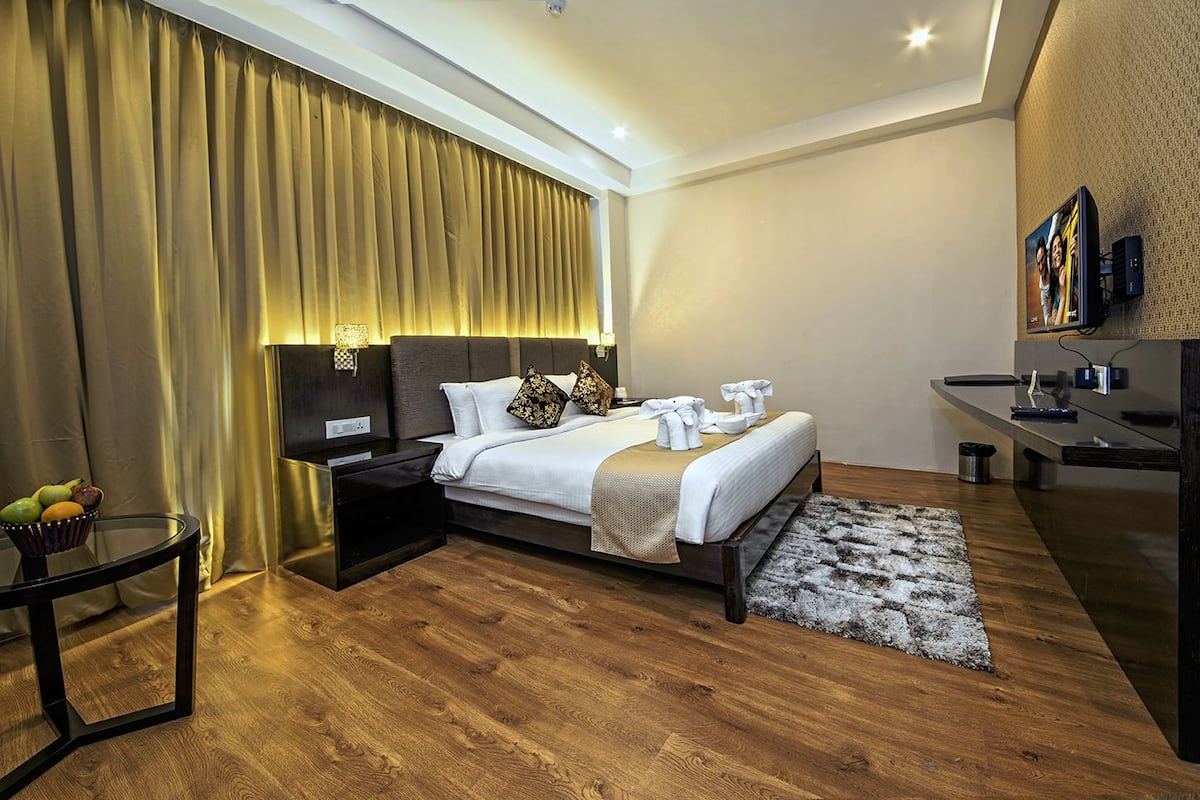 Hazel Suite | In-room safe, desk, iron/ironing board (on request), rollaway beds