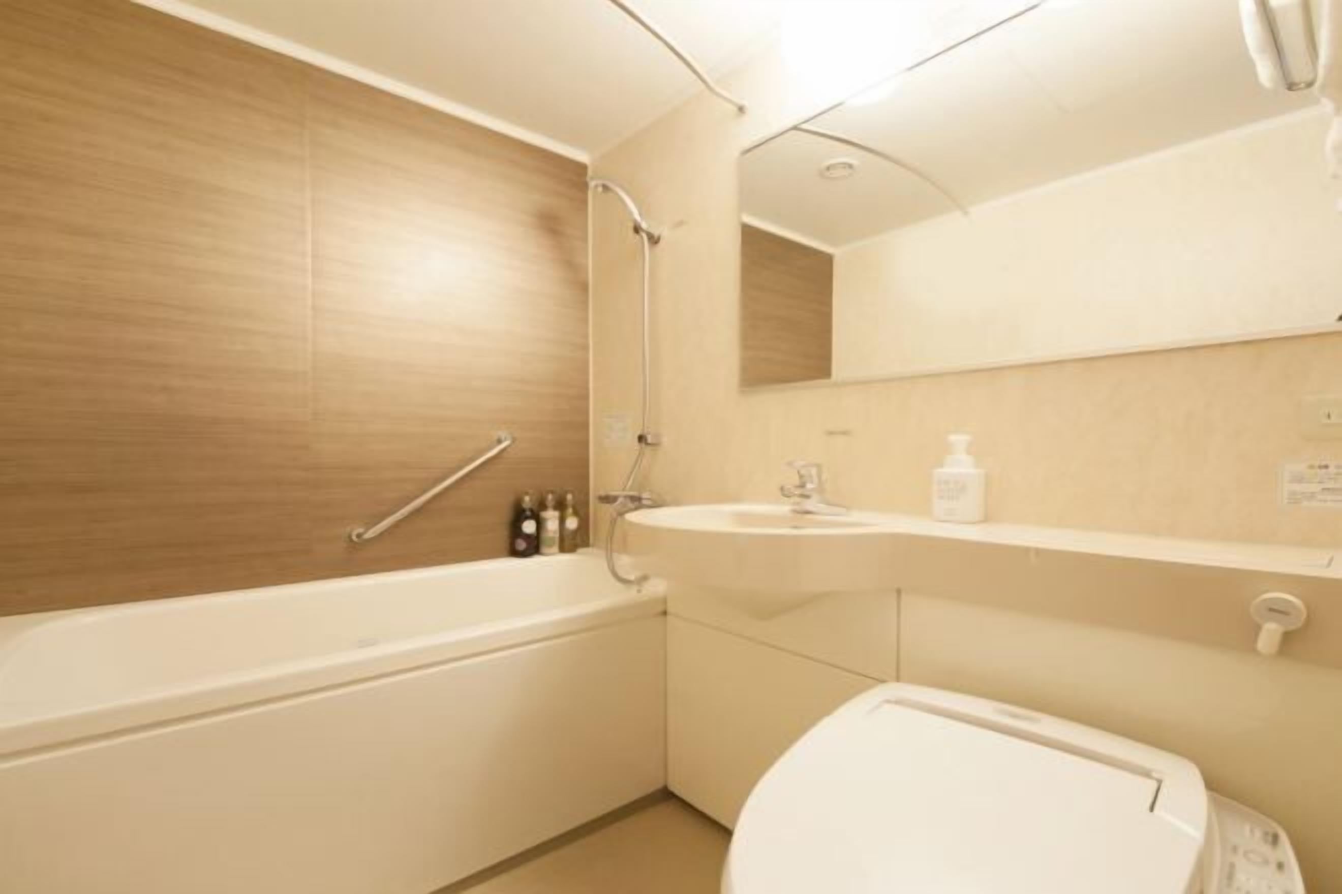 Duschwanne, Komfortbadewanne, Haartrockner, Bidet