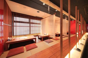 Daily cooked-to-order breakfast (JPY 2200 per person)