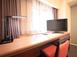 Schreibtisch, Bügeleisen/Bügelbrett, kostenloses WLAN