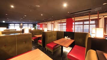 Se sirven desayunos y cocina japonesa