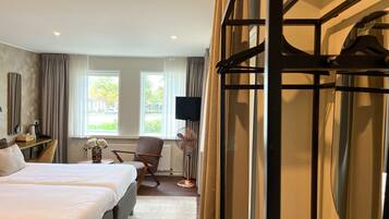 Superior Room (Vechtzicht) | In-room safe, desk, iron/ironing board, free WiFi