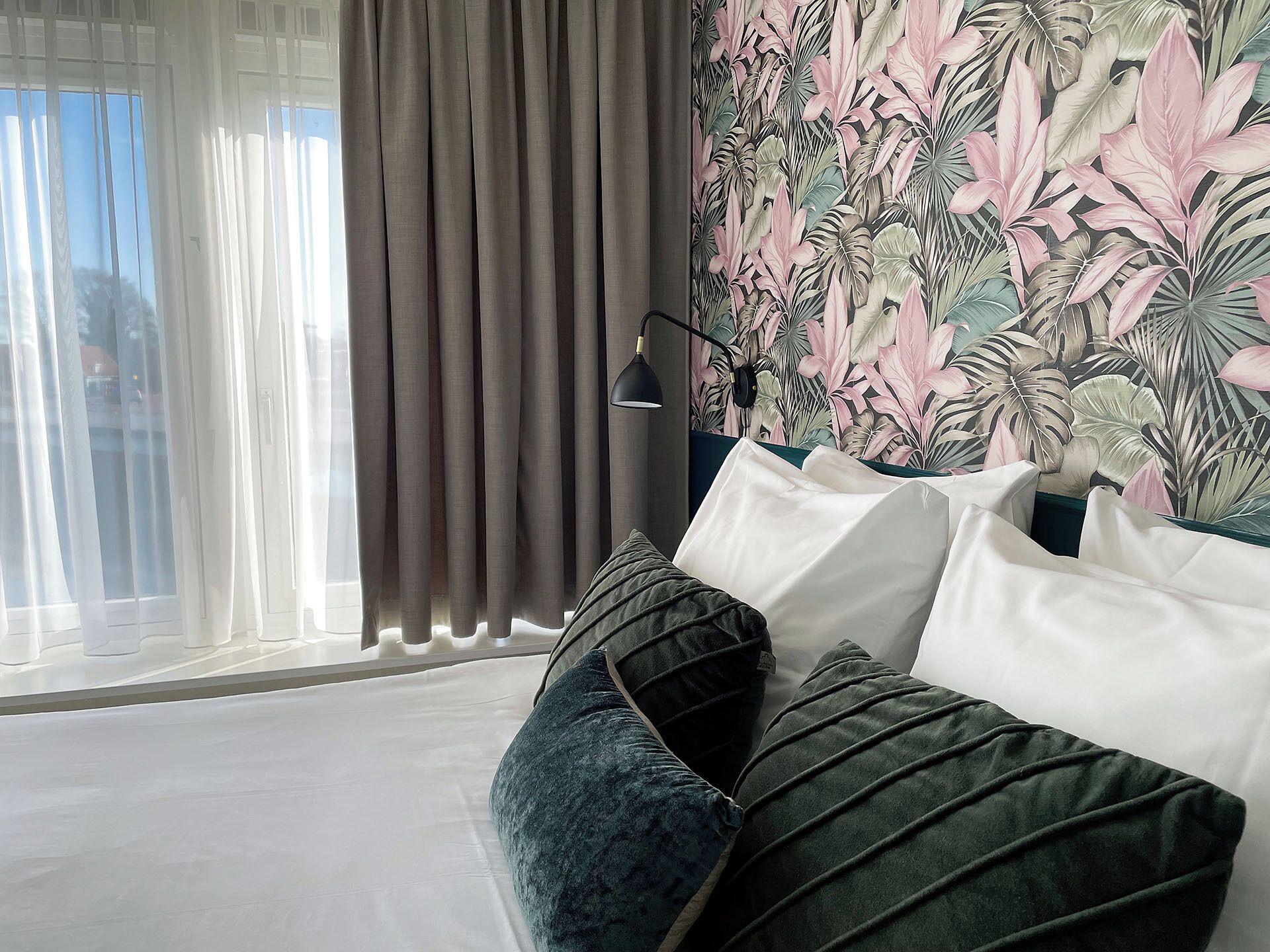 Superior Room (Vechtzicht) | In-room safe, desk, iron/ironing board (on request), WiFi (free)