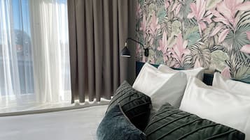 Superior Room (Vechtzicht) | In-room safe, desk, iron/ironing board (on request), WiFi (free)