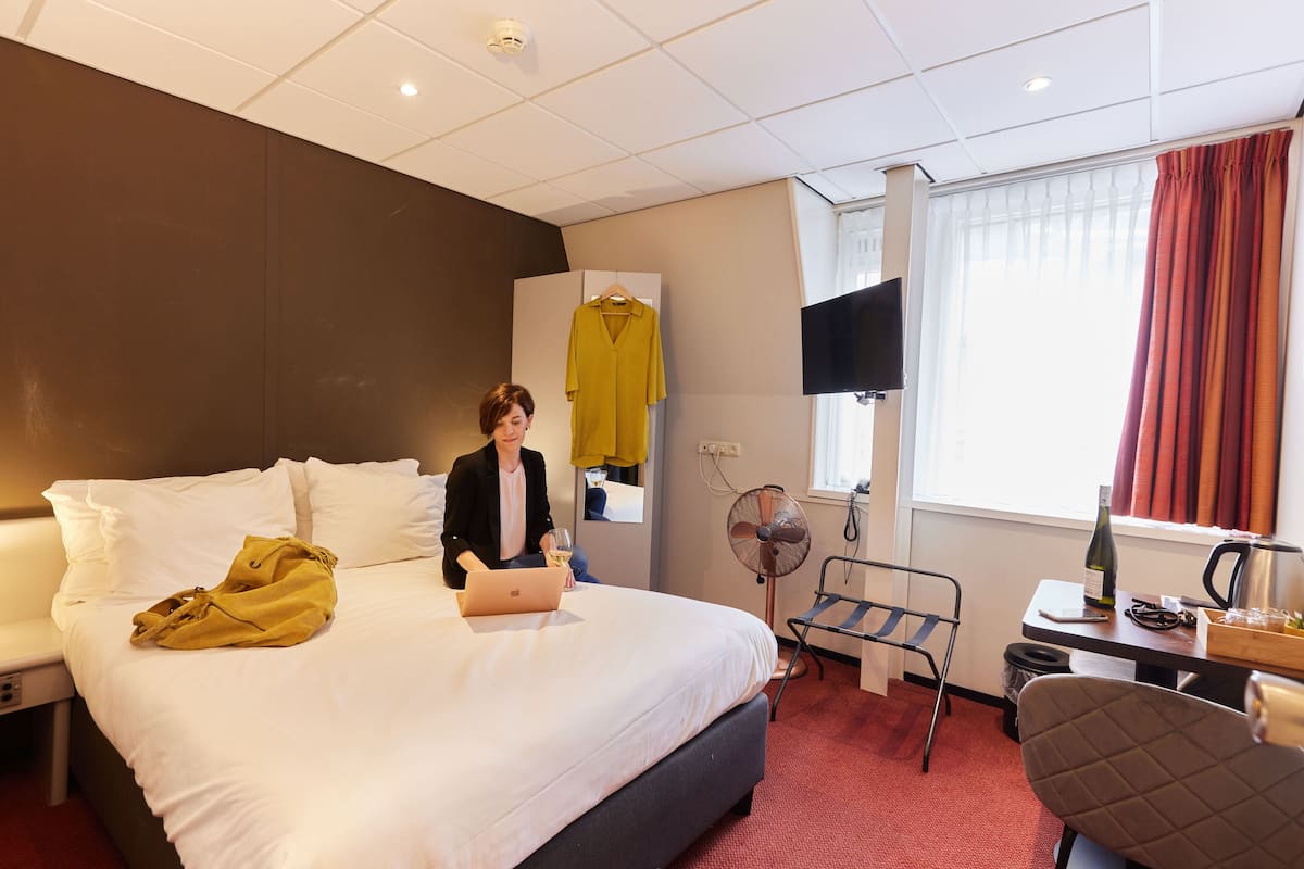 In-room safe, desk, iron/ironing board, free WiFi