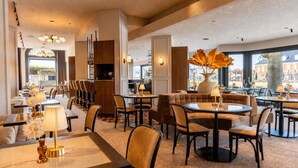 Breakfast, lunch and dinner served - Hotel de Zon / Brasserie Bresson by Flow (Ommen)