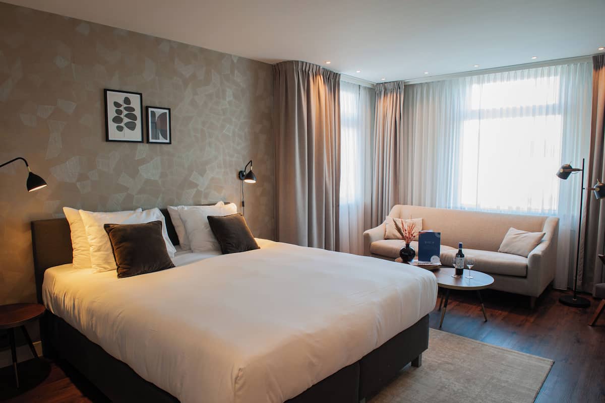 In-room safe, desk, iron/ironing board, free WiFi