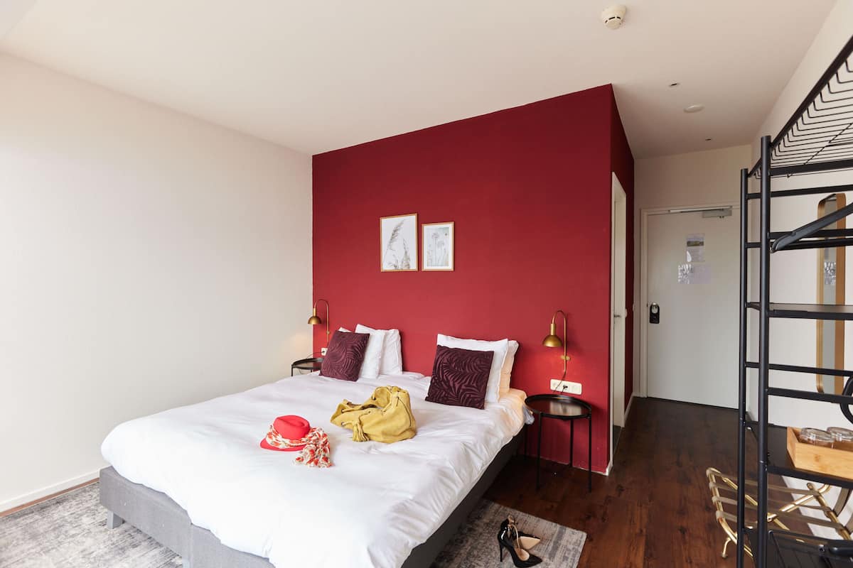In-room safe, desk, iron/ironing board, free WiFi