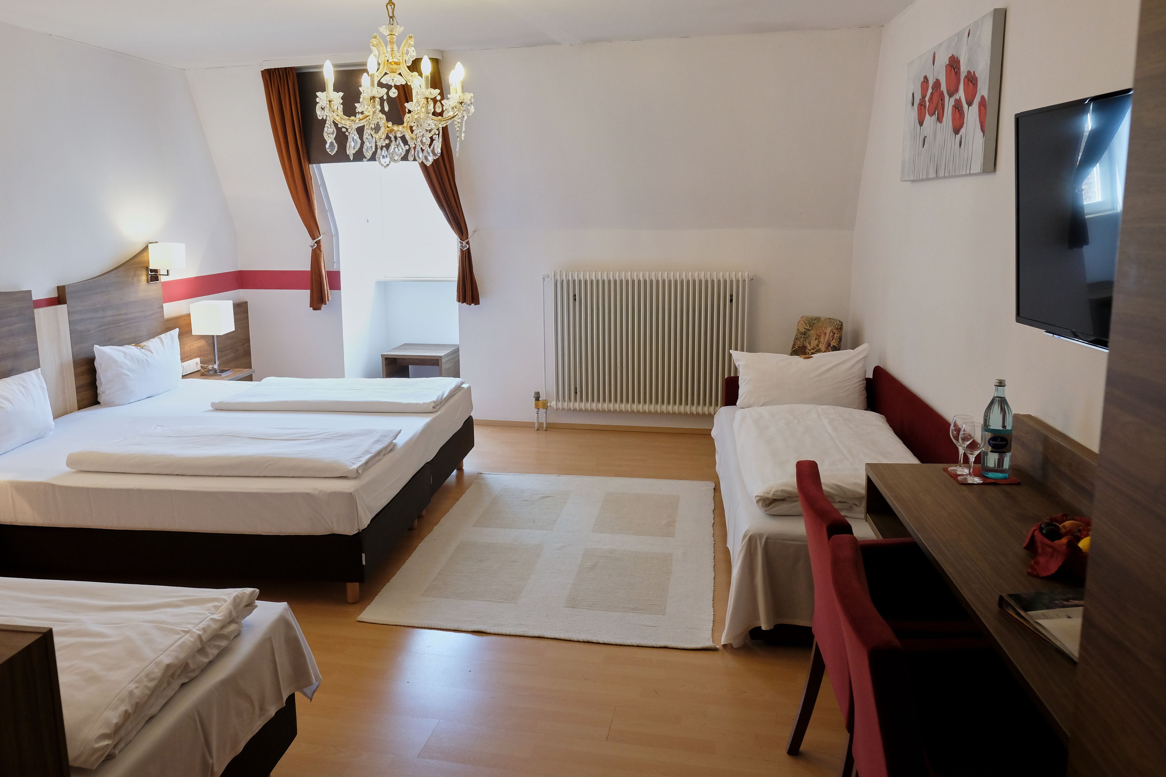 comfort quadruple room | in-room safe, desk, free wifi, bed sheets