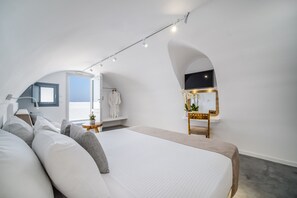 Dome Suite, Hot Tub (Caldera View) | 高級寢具、客房內保險箱、隔音、免費無線上網