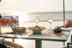 Se sirven desayunos, comidas y cenas
