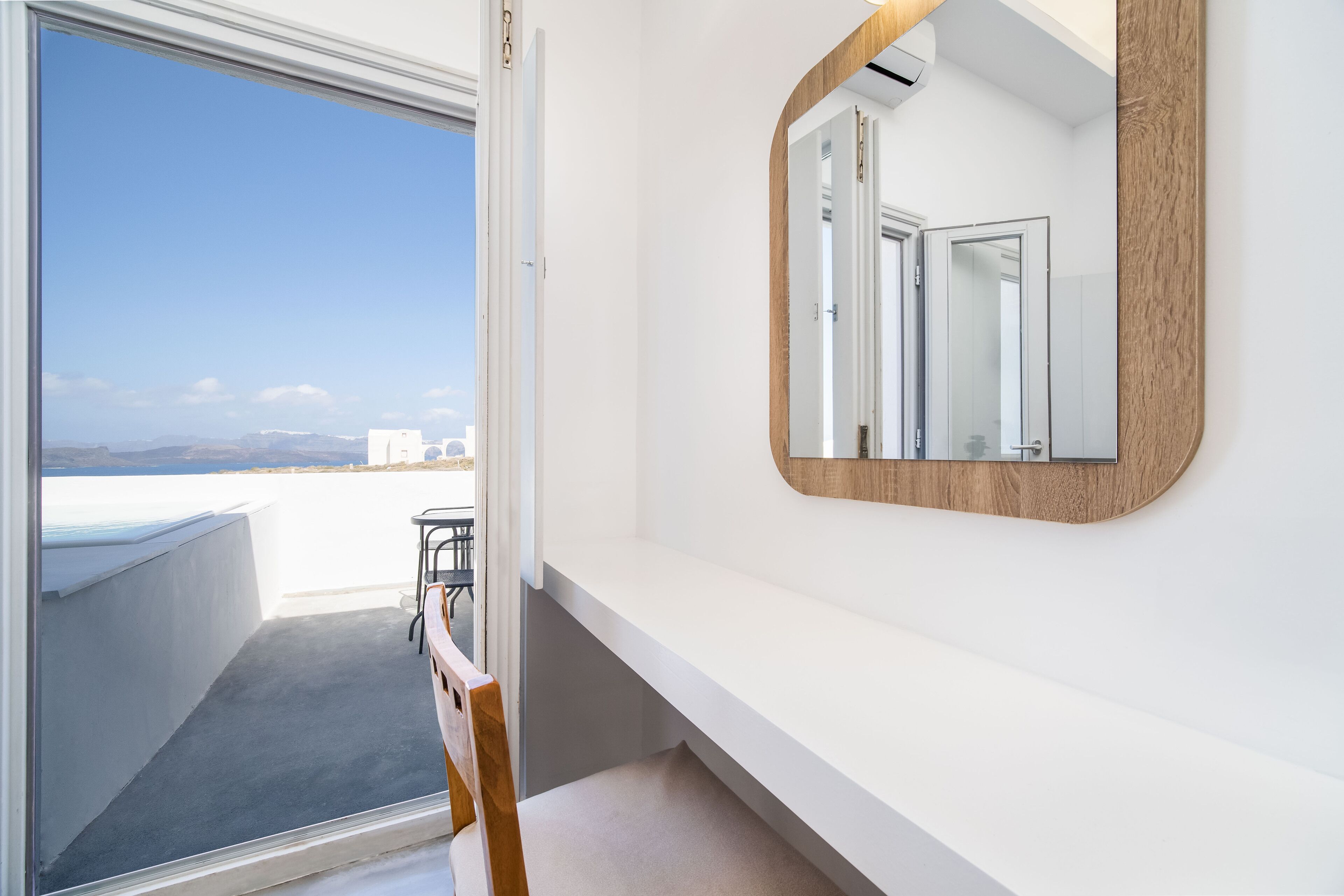 premium suite, hot tub (caldera view) | 1 bedroom, premium bedding, in-room safe, soundproofing