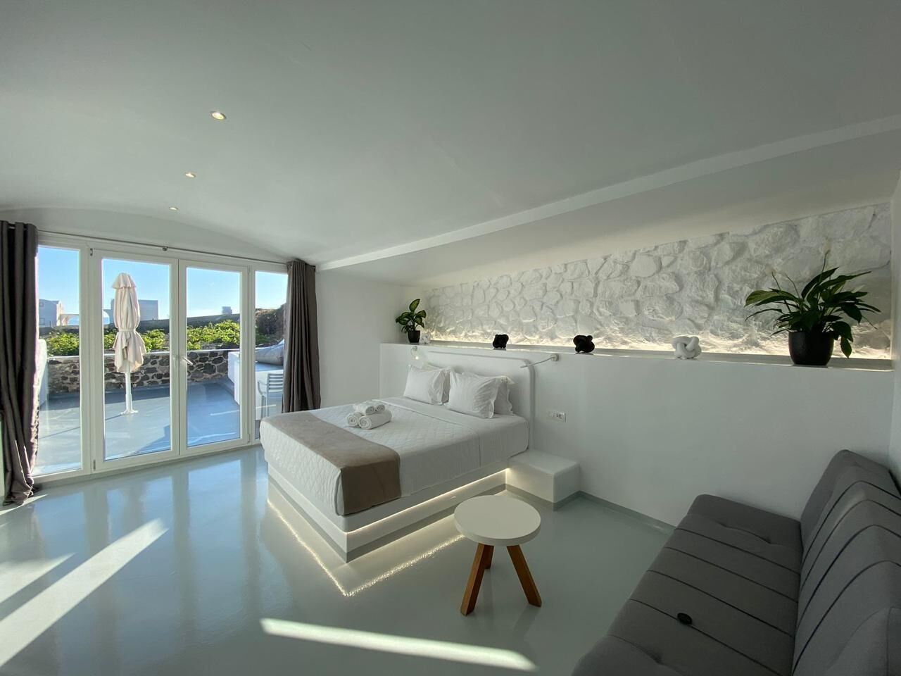 bright suite with hot tub | 1 bedroom, premium bedding, in-room safe, soundproofing