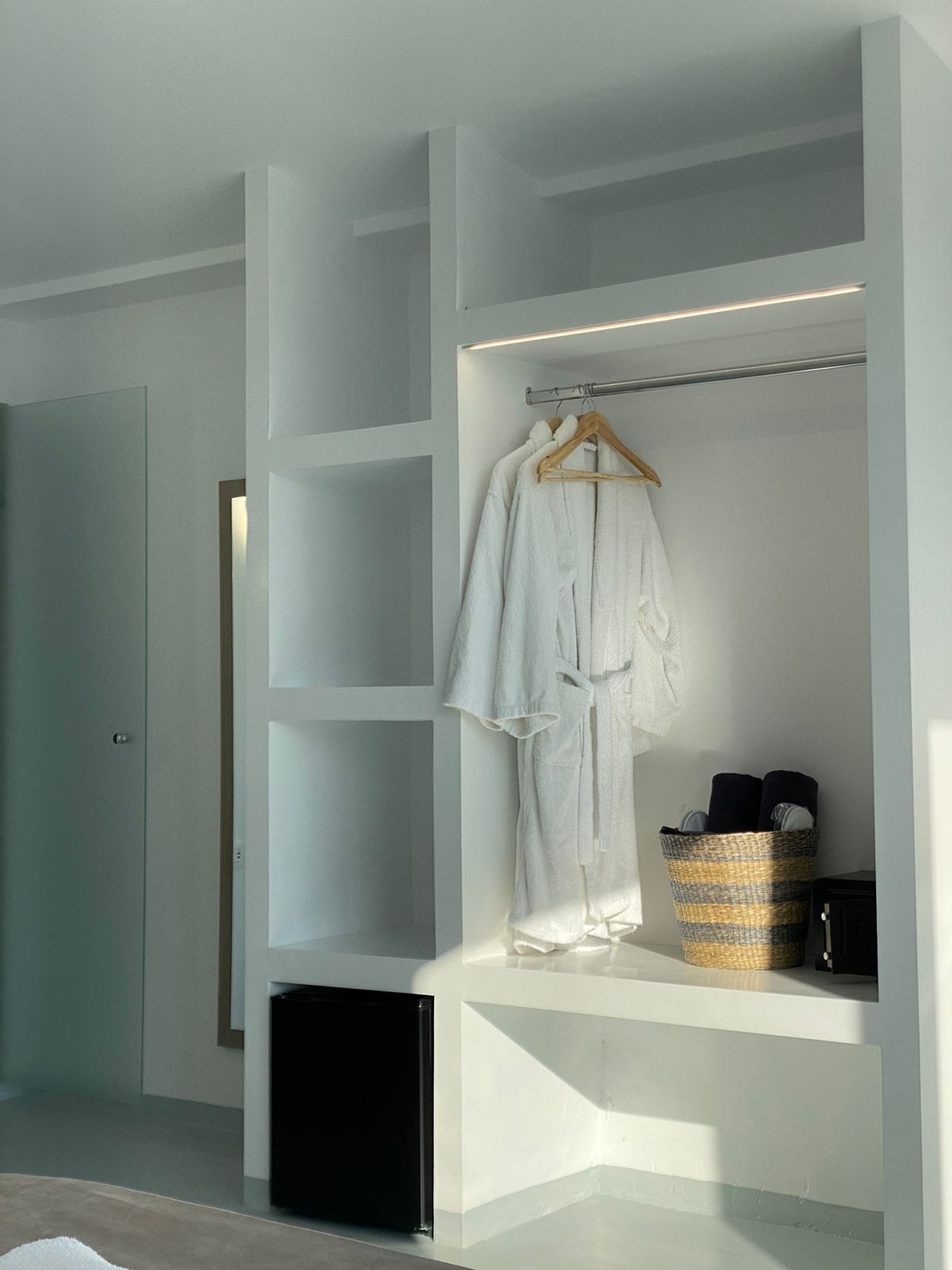 bright suite with hot tub | wardrobe