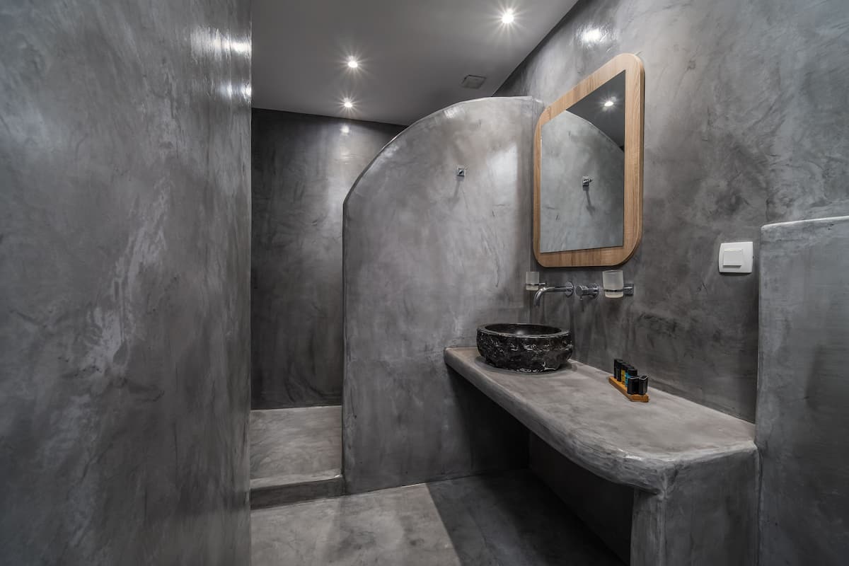 premium suite, hot tub (caldera view) | bathroom | shower, rainfall showerhead, free toiletries, hair dryer