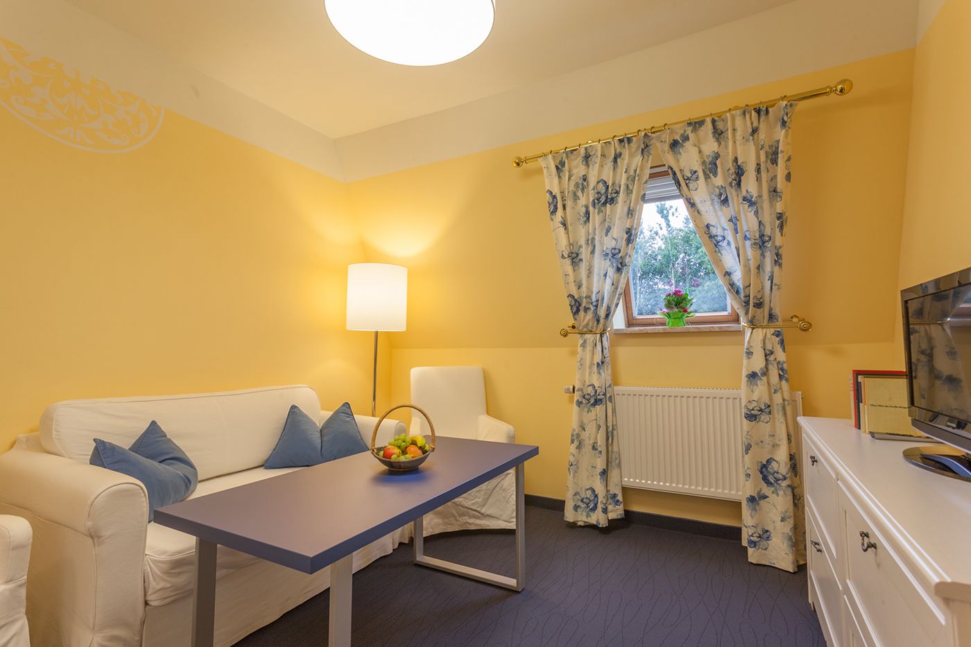 apartment, ensuite (schloss nossen) | hypo-allergenic bedding, blackout curtains, cots/infant beds, free wifi