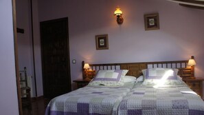 Double Room | Premium bedding, down duvets, individually decorated - Posada La Cerrá de San Roque (Santillana del Mar)