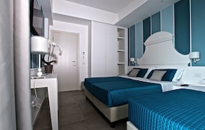 Triple Room | Desk, soundproofing, cribs/infant beds, free WiFi