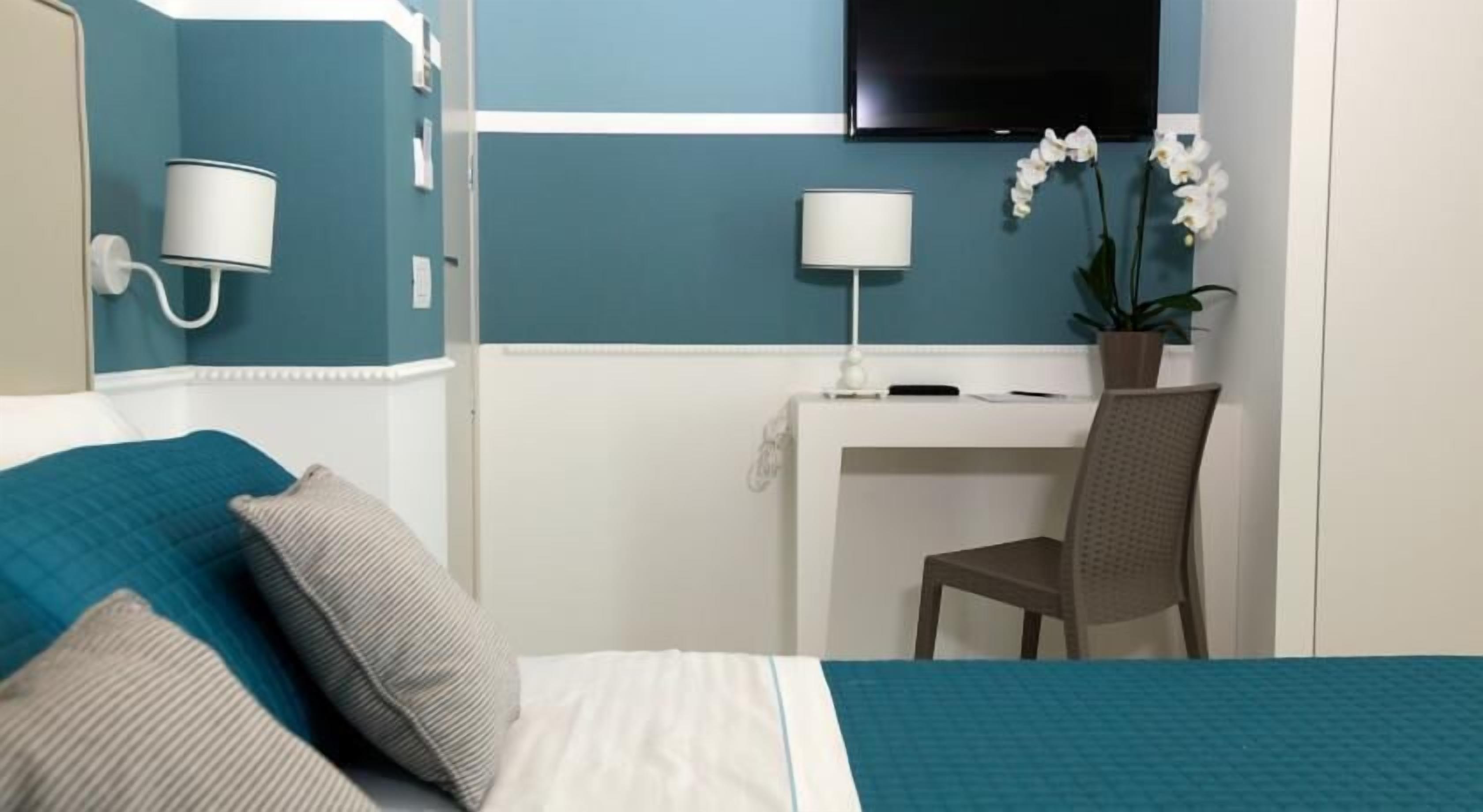 desk, soundproofing, cots/infant beds, free wifi